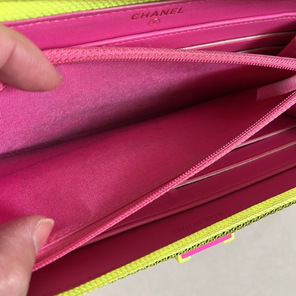 Ltd Edt Chanel Boy Fluo Zip Wallet - SS16 collection - Picture 4 of 12